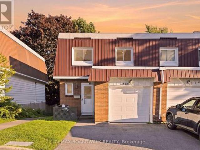Townhouse for sale in Viscount Alexander Park, Ottawa