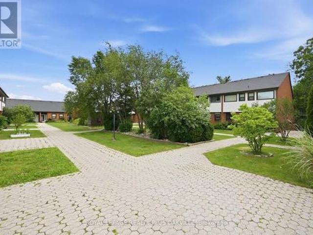 Townhouse for sale in Oakville, Ontario