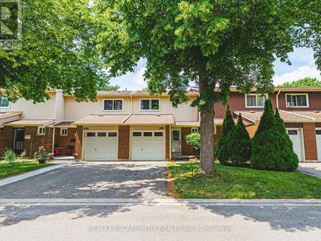 Townhouse for sale in Burlington, Ontario
