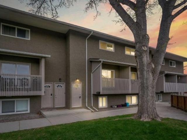 Townhouse for sale in Bowness, Calgary