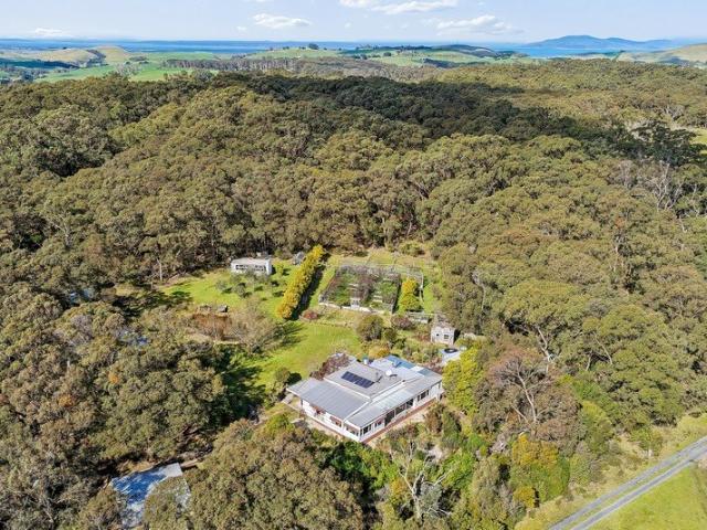 Cottage for sale in Woorarra East, Victoria