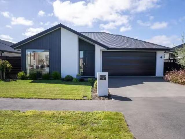 House for sale in Chaslands, Canterbury