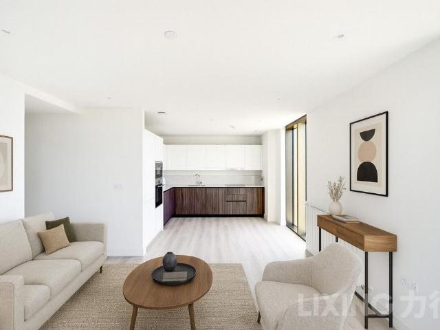 Flat for sale in West Ham, Greater London