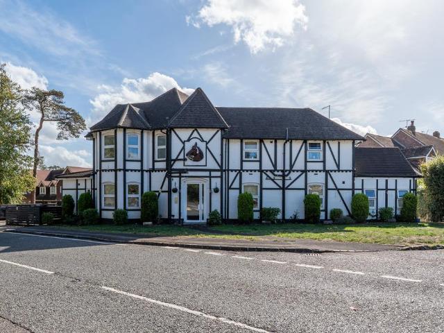 Flat for sale in Speen, Stockcross