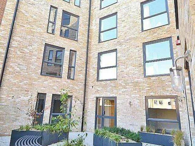 Studio for rent in Arbury, Cambridgeshire