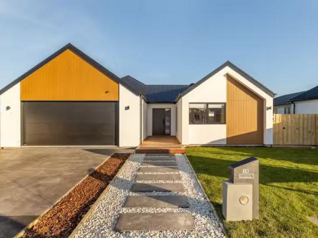House for sale in Chaslands, Canterbury