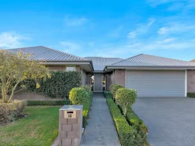 House for sale in Chaslands, Canterbury