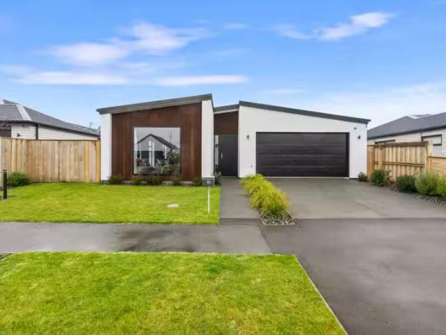 House for sale in Chaslands, Canterbury