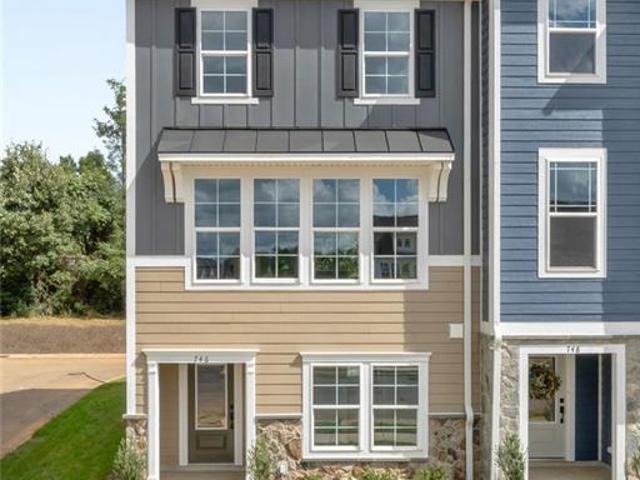 Townhouse for sale in Virginia