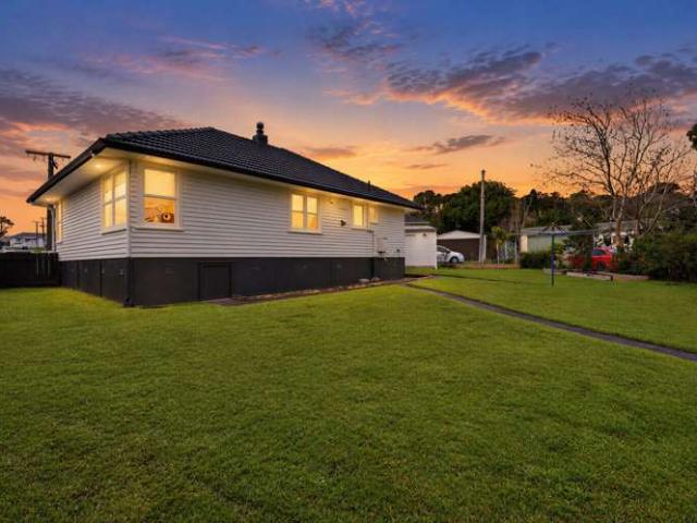 House for sale in Blockhouse Bay, Oroua County