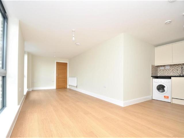 Apartment for rent in Seven Kings, Greater London