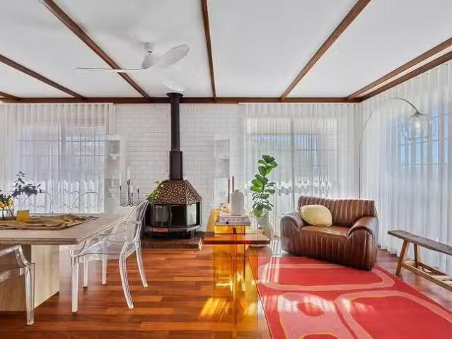 House for rent in Halls Head