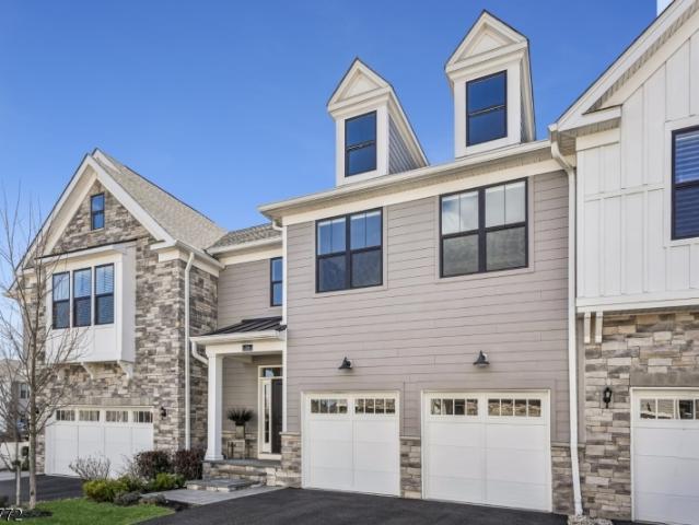 Townhouse for sale in Warren, New Jersey