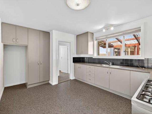 House for sale in Chaslands, Canterbury