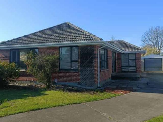 House for rent in Chaslands, Canterbury