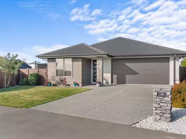 House for sale in Chaslands, Canterbury