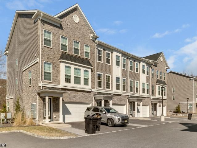 Townhouse for sale in Morris Plains, New Jersey