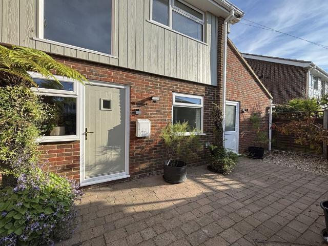 Apartment for rent in Felpham, Clapham