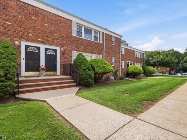 Townhouse for sale in Bridgewater, New Jersey