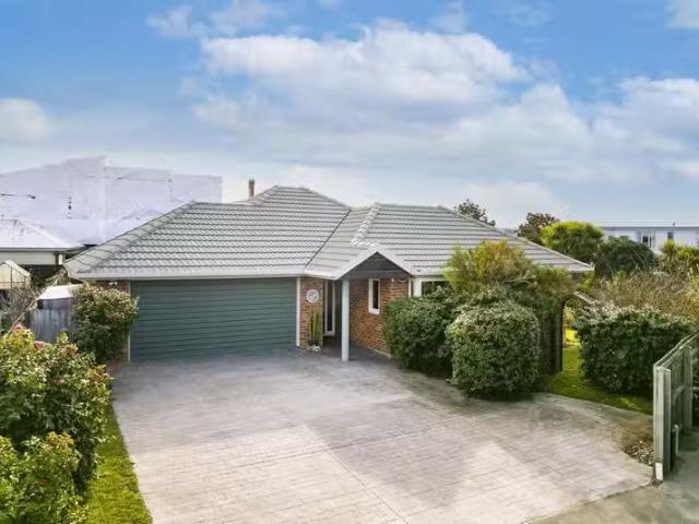House for sale in Chaslands, Canterbury