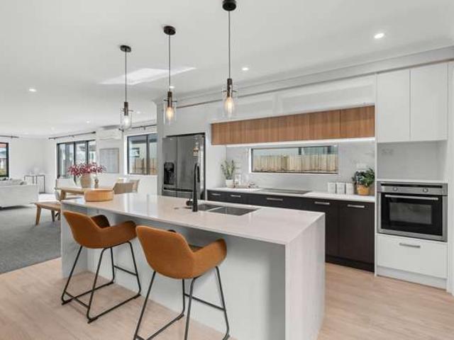 House for sale in Chaslands, Canterbury