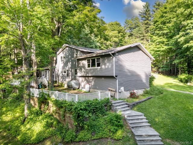 House for sale in Baldwin Place, New York