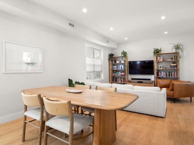 Townhouse for sale in Boston, Roxbury