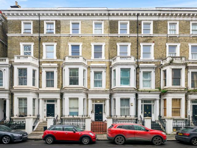 Apartment for rent in Lot's Village, Greater London
