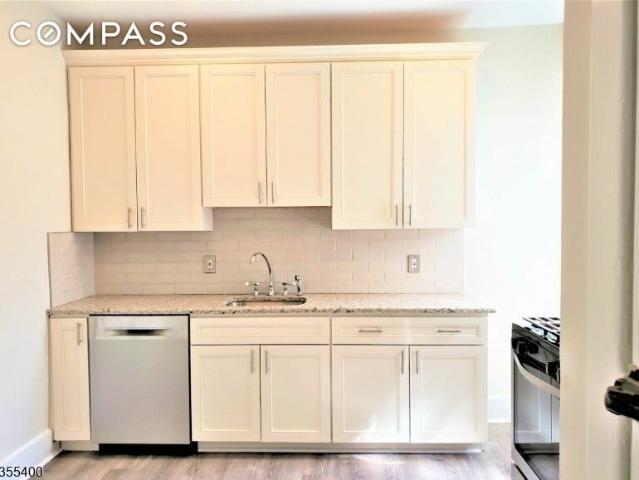 Townhouse for rent in Montclair
