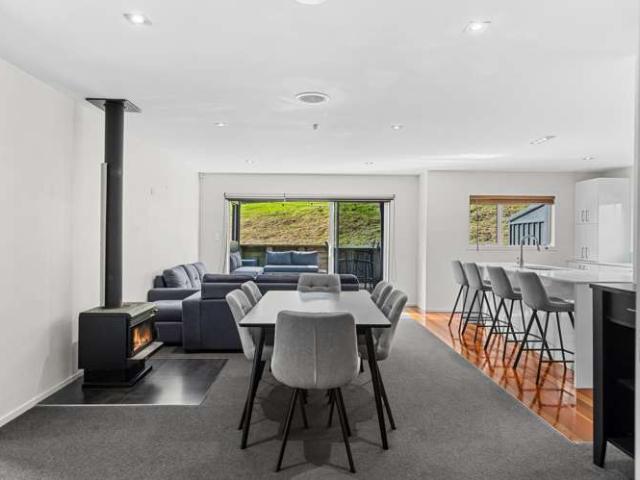 House for sale in Waimauku
