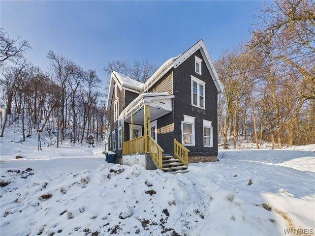 House for sale in Niagara, New York
