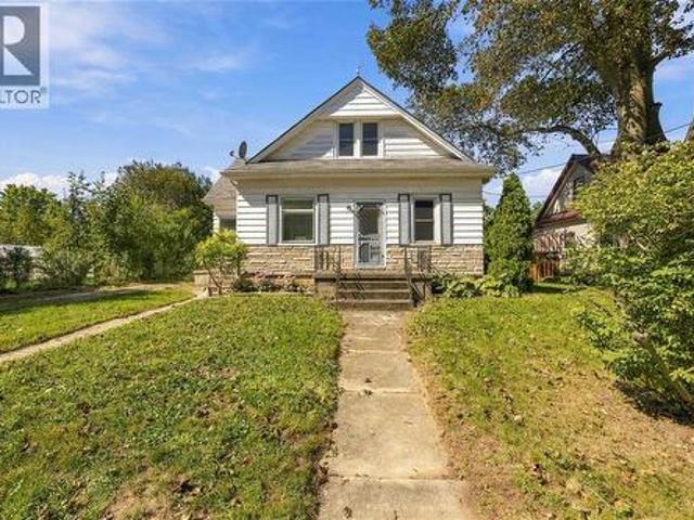 House for sale in Forest, Lambton Shores
