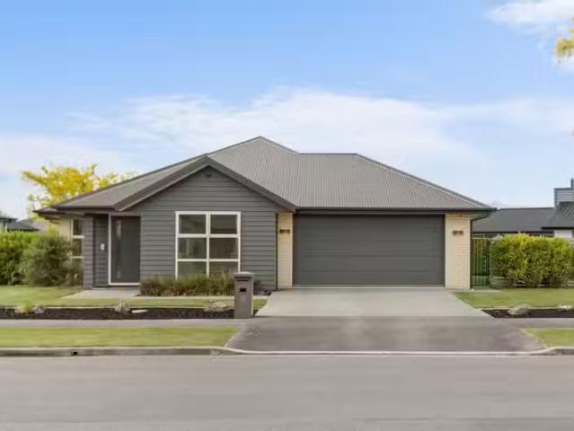 House for sale in Chaslands, Canterbury
