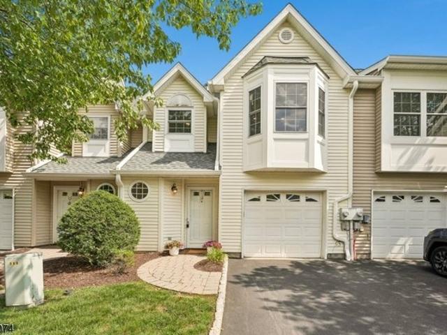 Townhouse for sale in Berkeley Heights, New Jersey