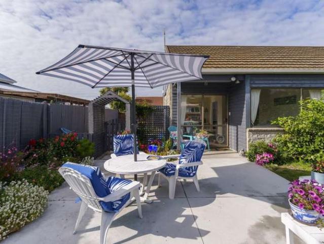 House for sale in Chaslands, Canterbury