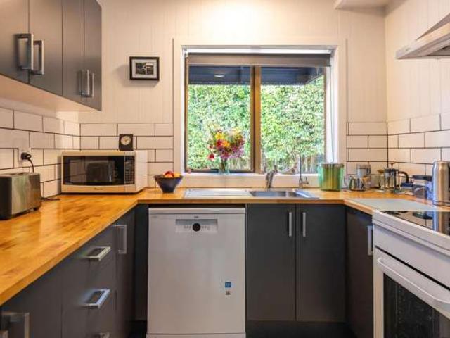 House for sale in Surfdale, Waiheke