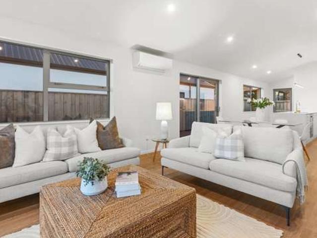 House for sale in Chaslands, Canterbury