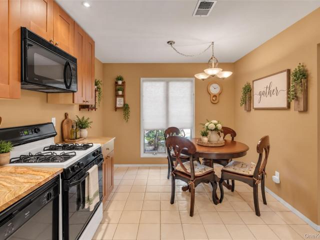 Condo for sale in The Lakes at Honey Hollow, Town of Smithtown