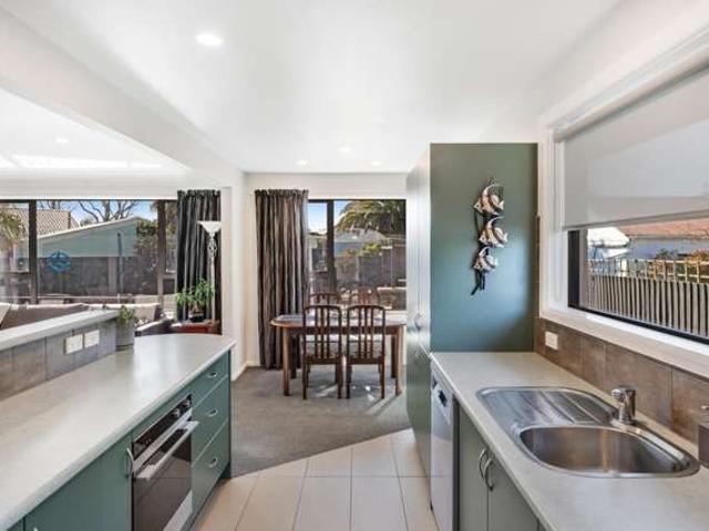 House for sale in Chaslands, Canterbury
