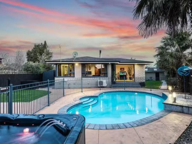 House for sale in Chaslands, Canterbury
