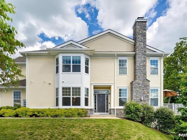 Townhouse for sale in Allamuchy, New Jersey