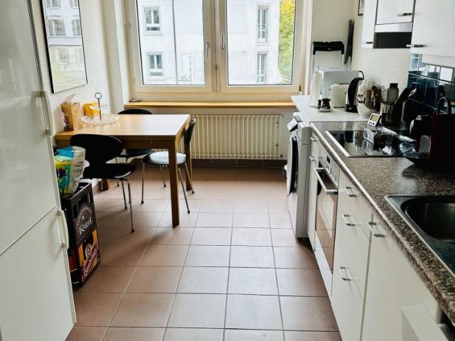 Studio mieten in Einigen, Zürich