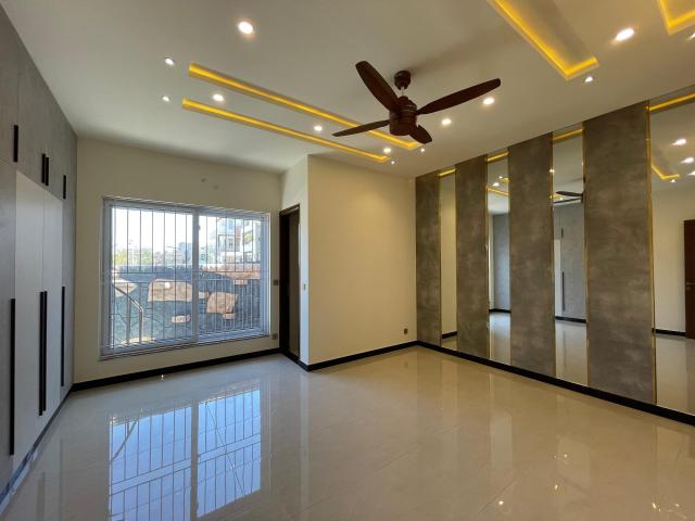 House for sale in Bahria Town Phase 8, Islamabad Capital Territory