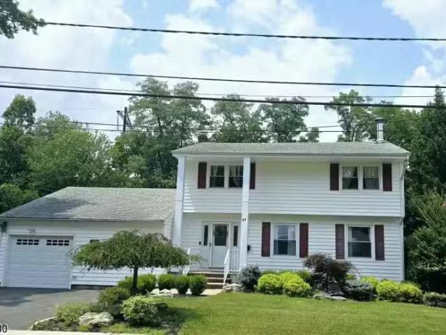 House for sale in Edison