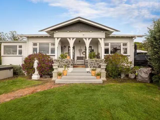 House for sale in Chaslands, Canterbury
