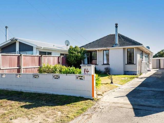 House for sale in Chaslands, Canterbury