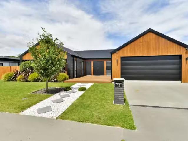 House for sale in Chaslands, Canterbury