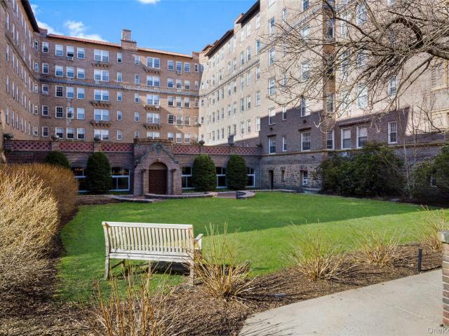 Condo for sale in Town of Mamaroneck, Westchester County