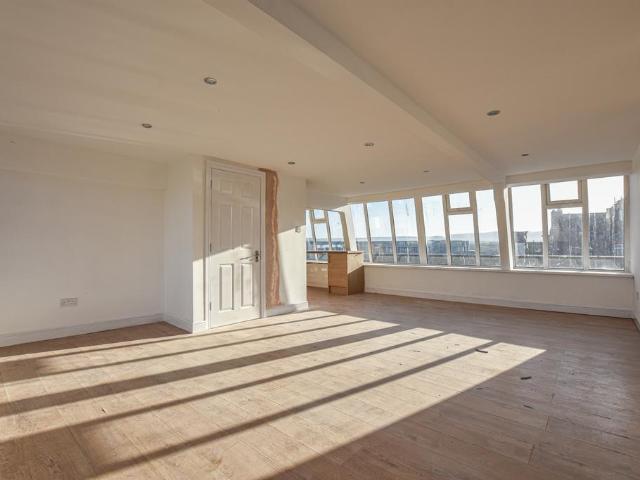 Apartment for rent in Deeplish, Burnedge
