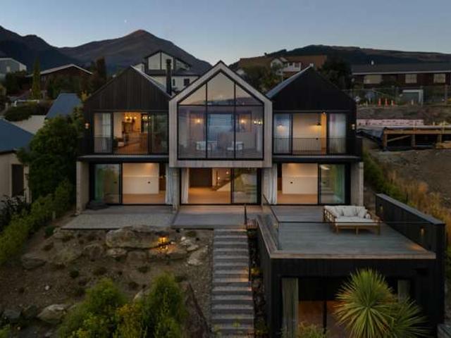 House for sale in Otakou